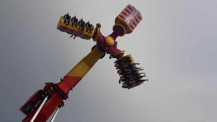 Ride stops mid-air leaving people terrified in the Philippines
