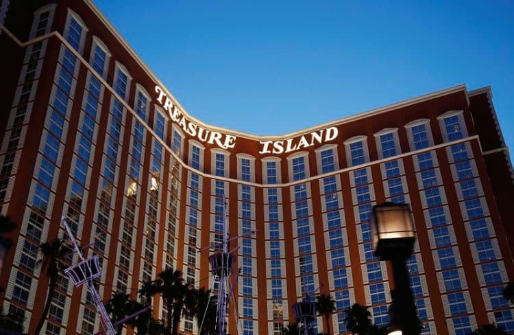 Slot machine malfunction brings a surprise for a tourist in Las Vegas