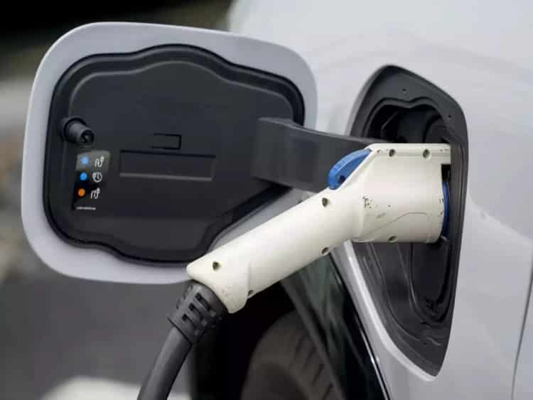 Chinese firm builds electric battery that enables 1,000-km on single charge