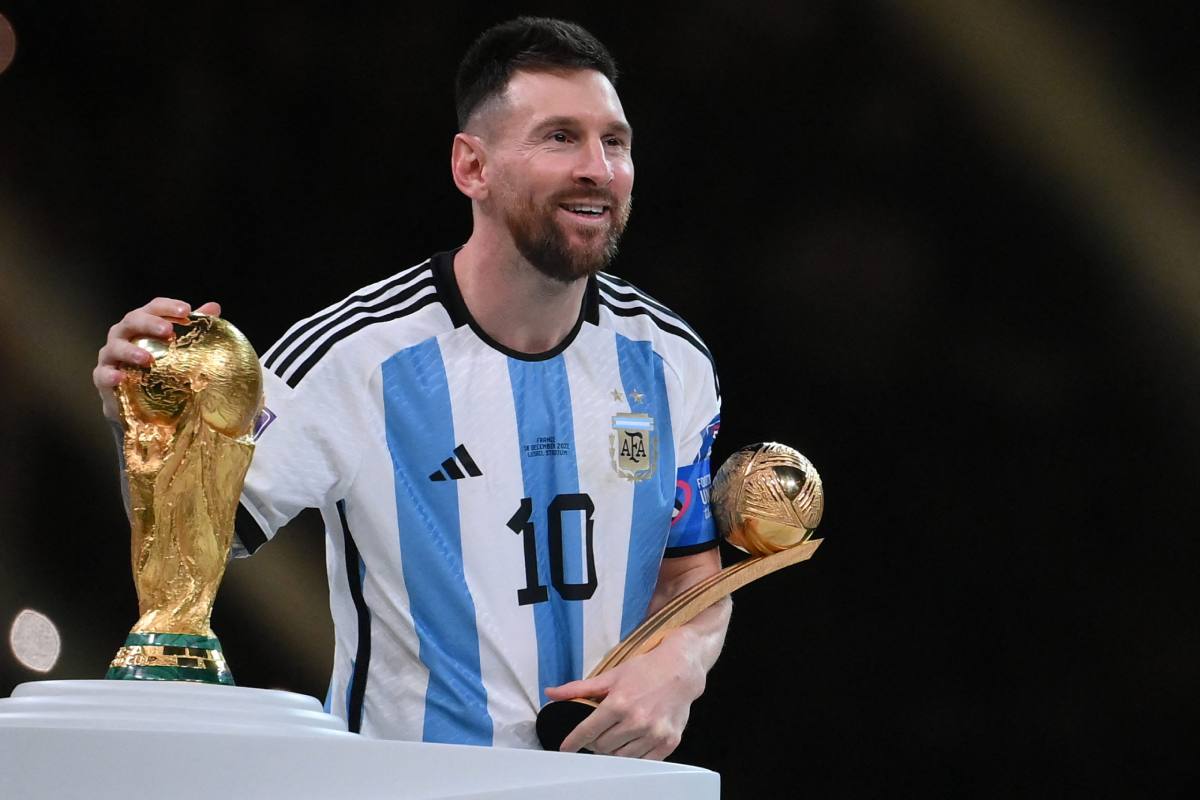 FBL-WC-2022-MATCH64-ARG-FRA-TROPHY