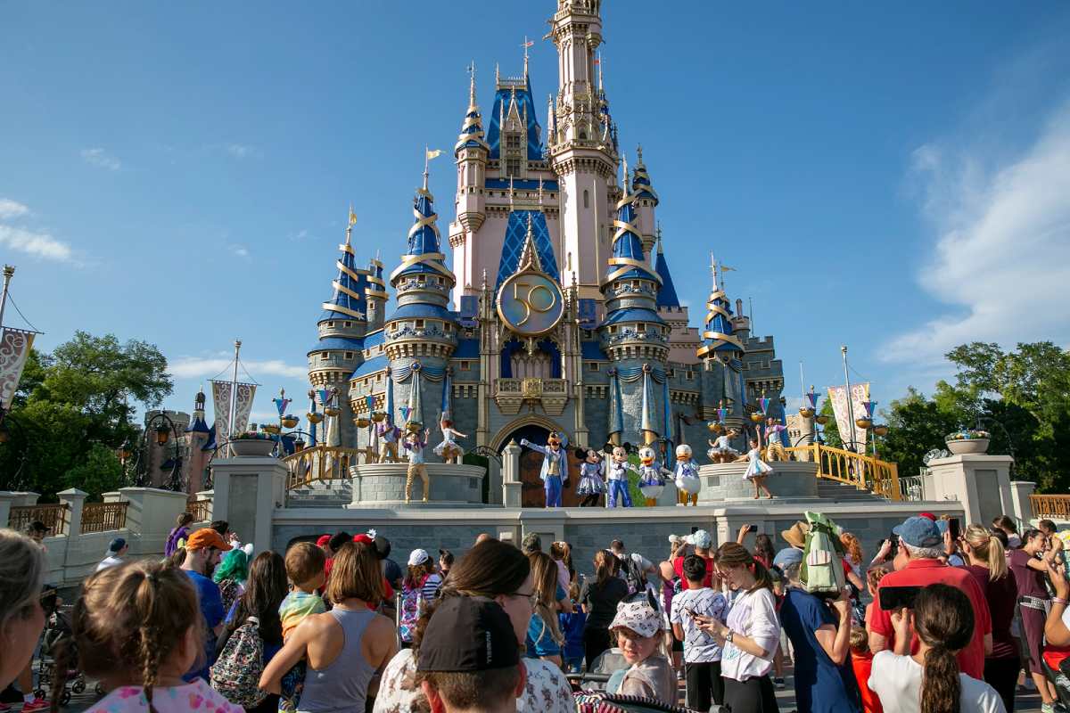 Billionaire CEO Shuts Down Disney World For Employee Party, Pays For 10,000 Employees1