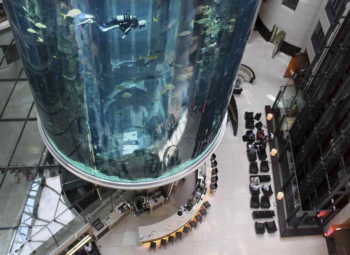 Massive Aquarium In Berlin Hotel Lobby Explodes1#