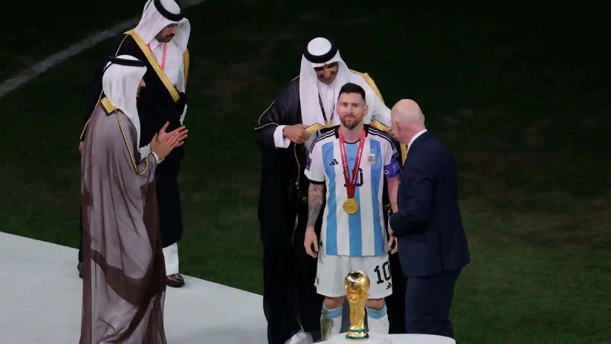 Lionel Messi World Cup Omani official offers 1 million for Messi's bisht1