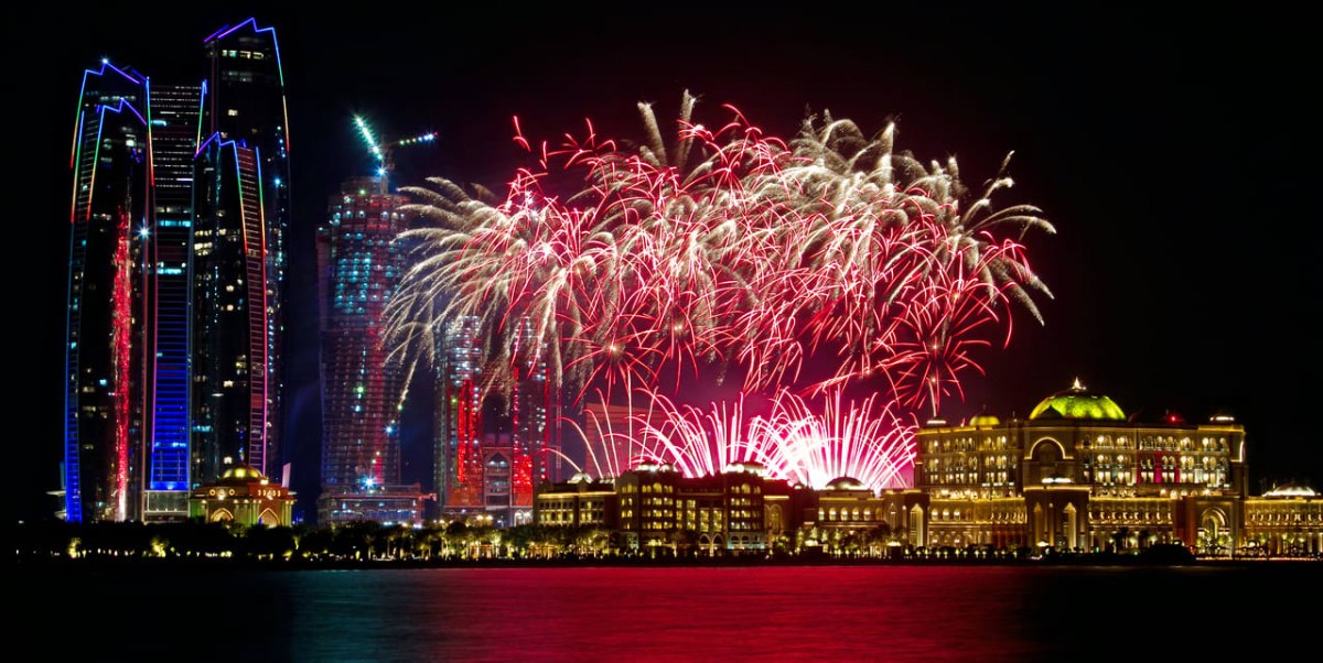 Stunning fireworks extravaganza awaits marine transit riders on 2023 New Year’s Eve (1)