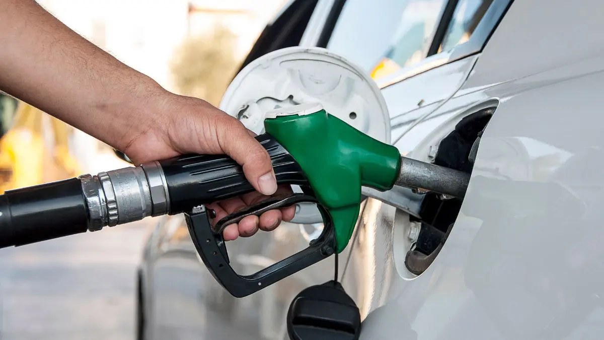 UAE announces drop in fuel prices for January 2023 (1)