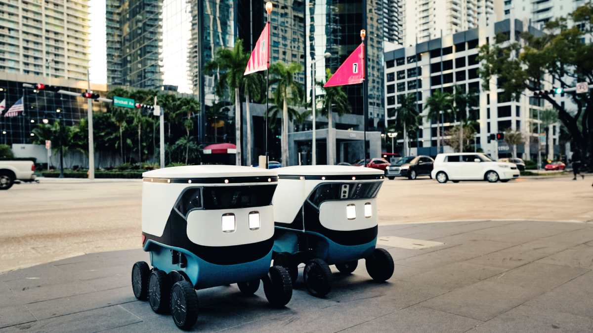 Uber partners with Cartken to use sidewalk robots for food deliveries1