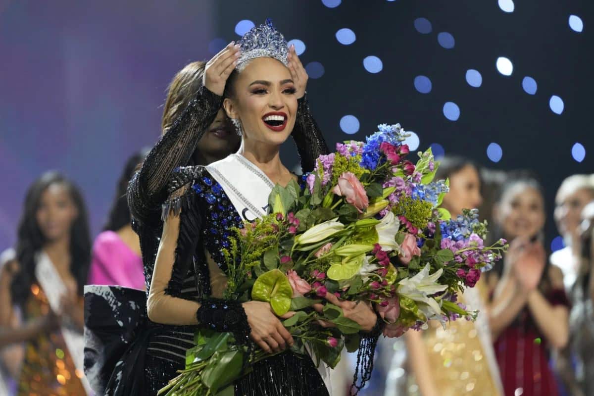 Miss USA R'Bonney Gabriel crowned Miss Universe