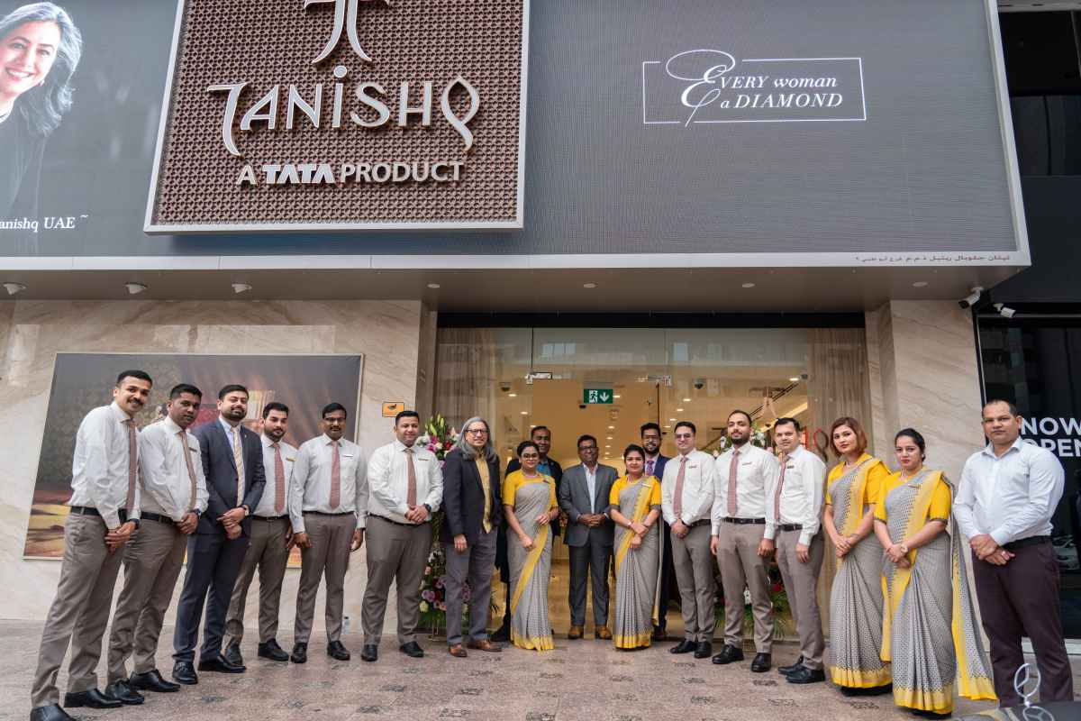 Tanishq Abu Dhabi team at the opening