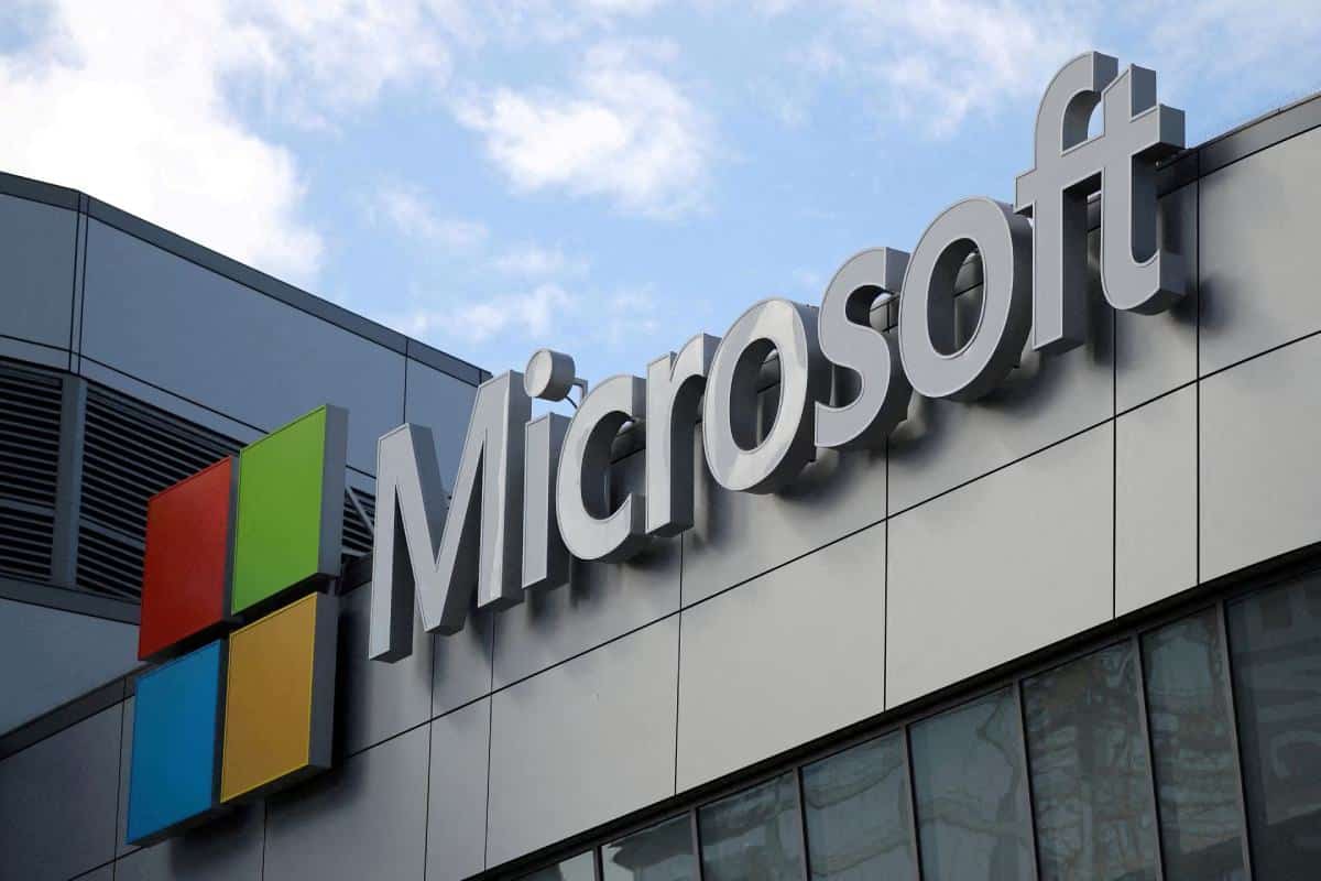Teams and Outlook go down for thousands of Microsoft users