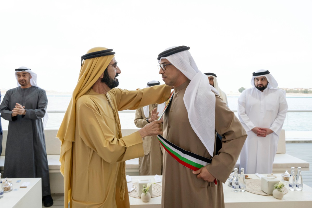 VP awards Mansour bin Zayed 'Mohammed bin Rashid's Scarf'