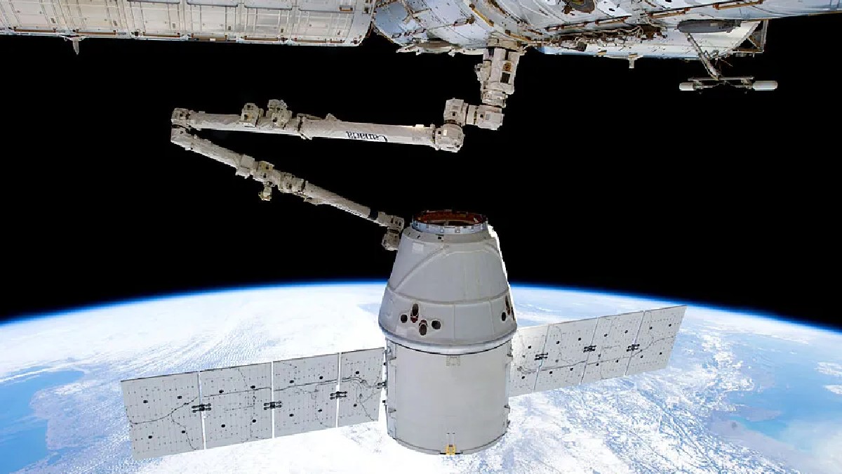 this-day-that-year-january-8-history-SpaceX-dragon