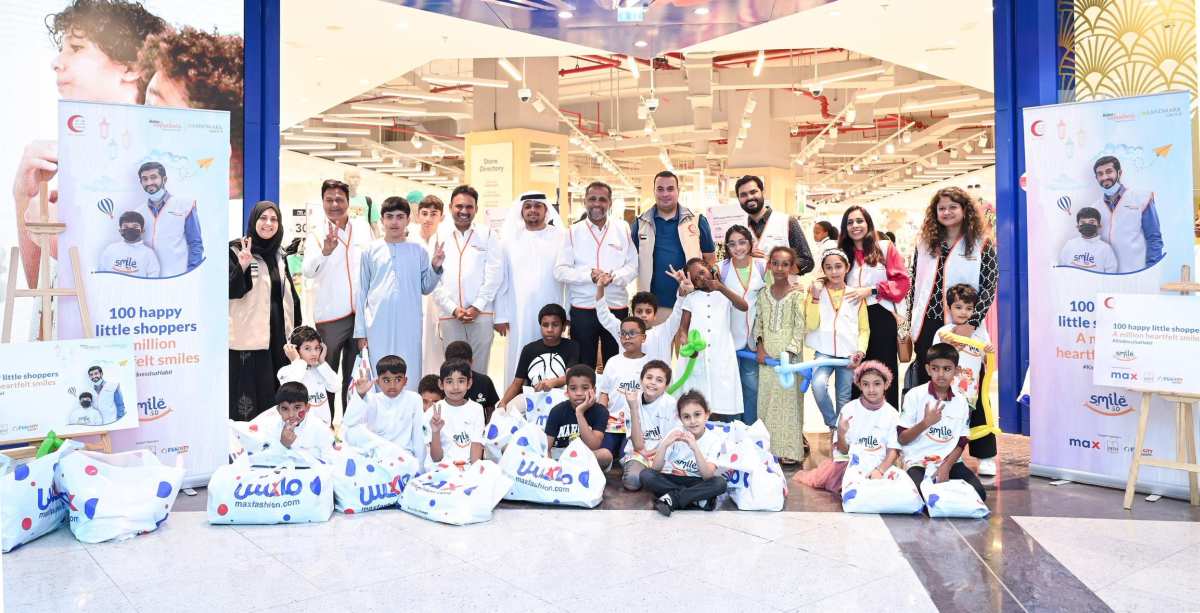 Aster Volunteers with volunteers and children from Emirates Red Crescent at the 'Smile 5.0’ programme at Oasis Mall