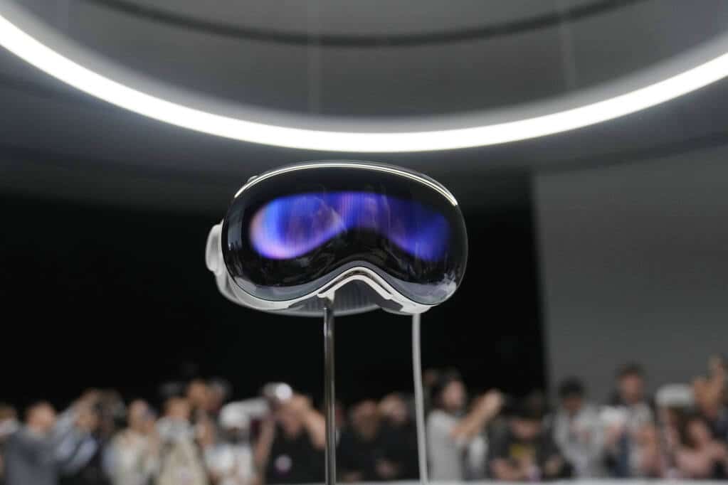 apple-unveils-vision-pro