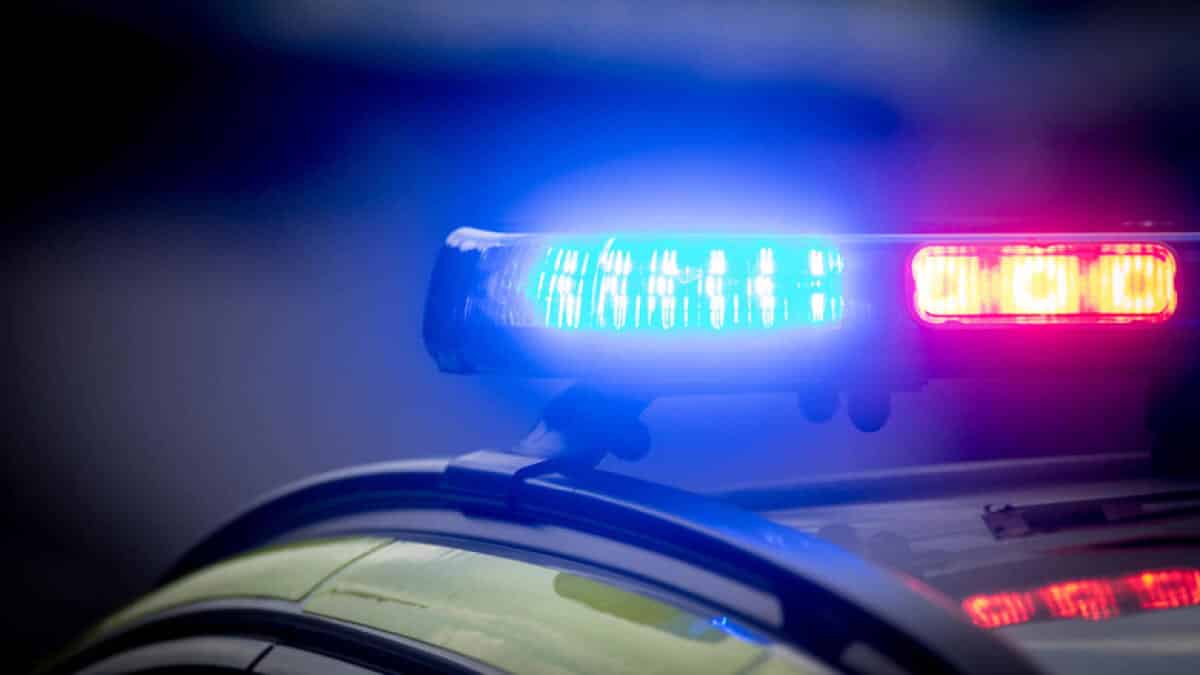 vehicle-catches-fire-on-road-dubai