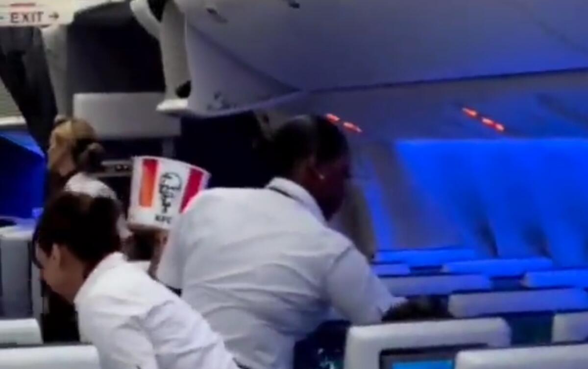 airline-serves-1-piece-kfc-to-passengers