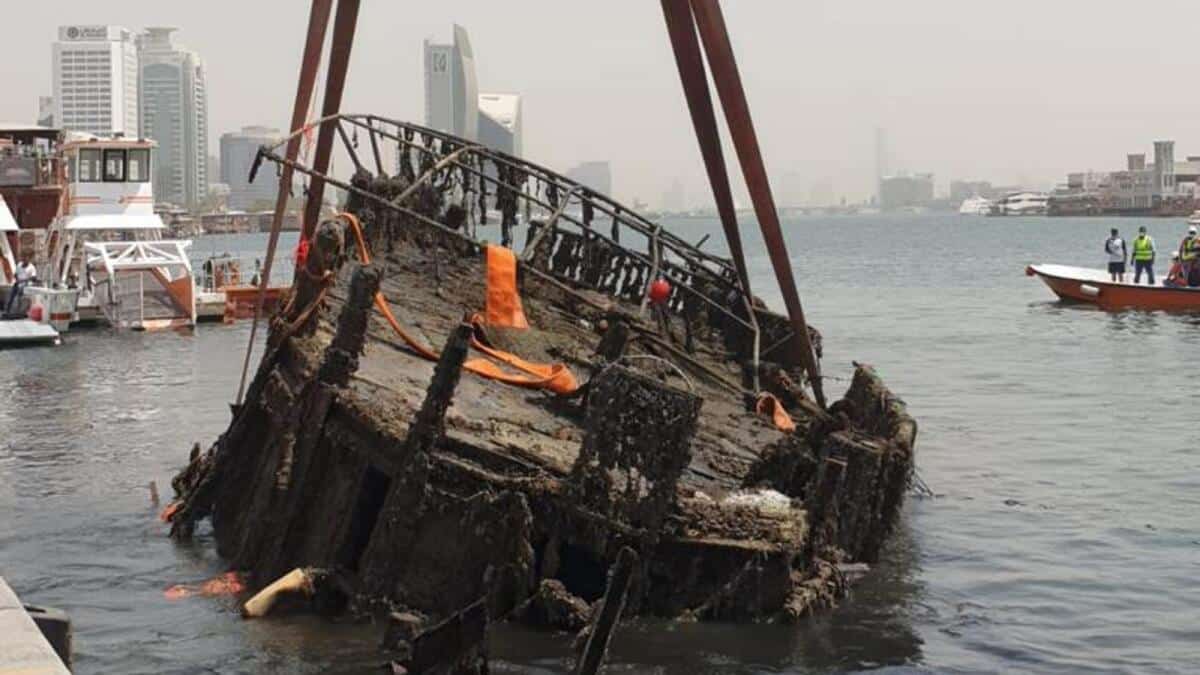 dubai-municipality-removes-marine-debris
