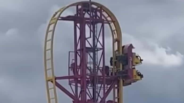 rollercoaster-malfunctions-leaving-riders-hanging