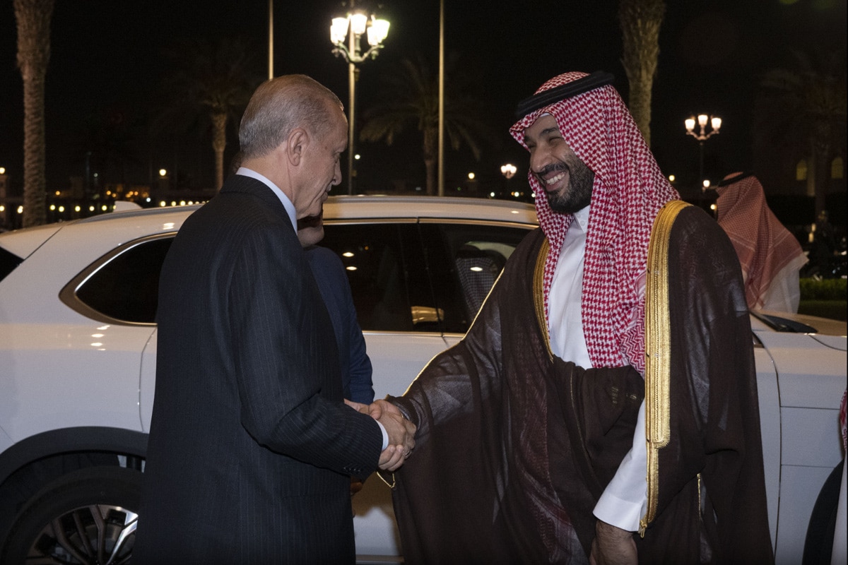 saudi-crown-prince-test-drives-car-by-erdoga