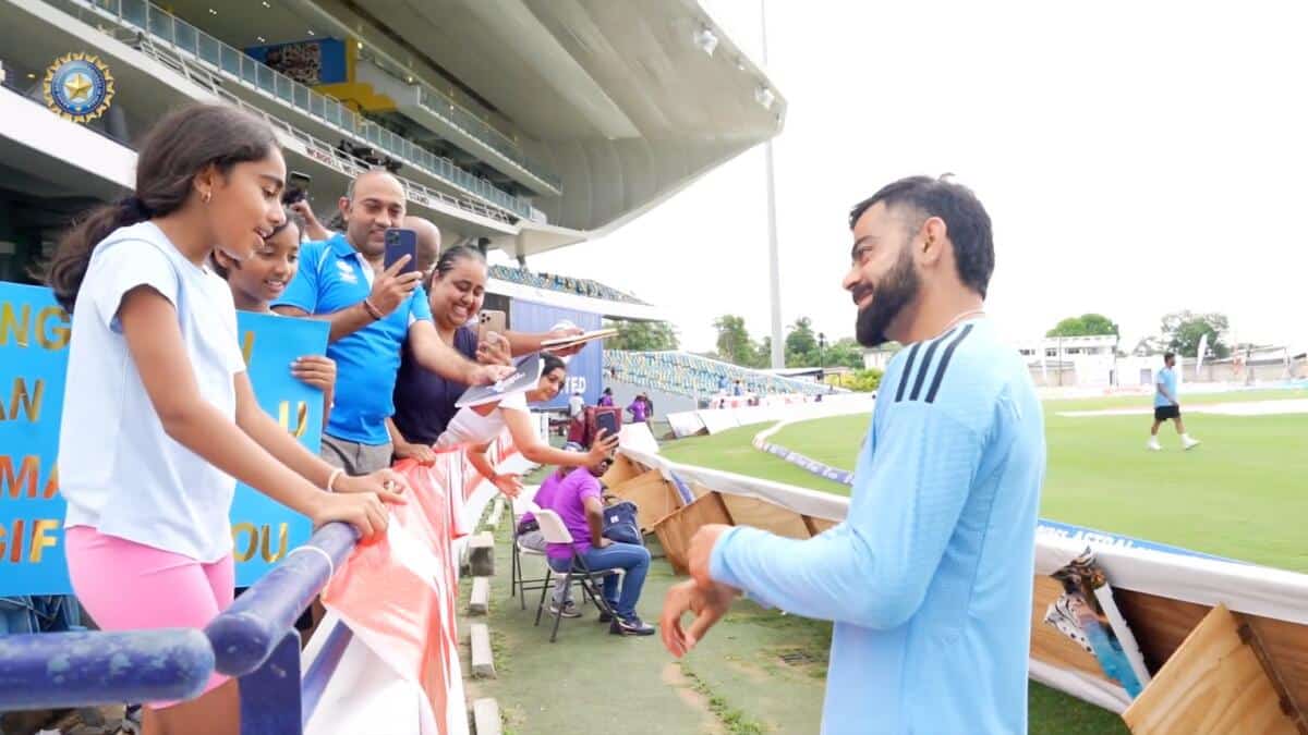 virat-kohli-interacts-with-fans-barbados