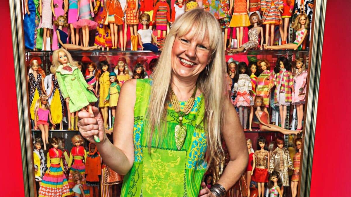 woman-with-largest-barbie-collection