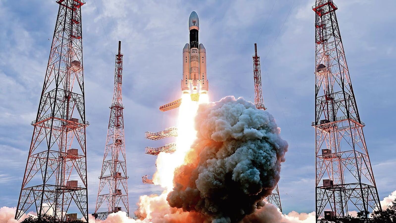 chandrayaan-3-successfully-launched-into-lunar-orbit