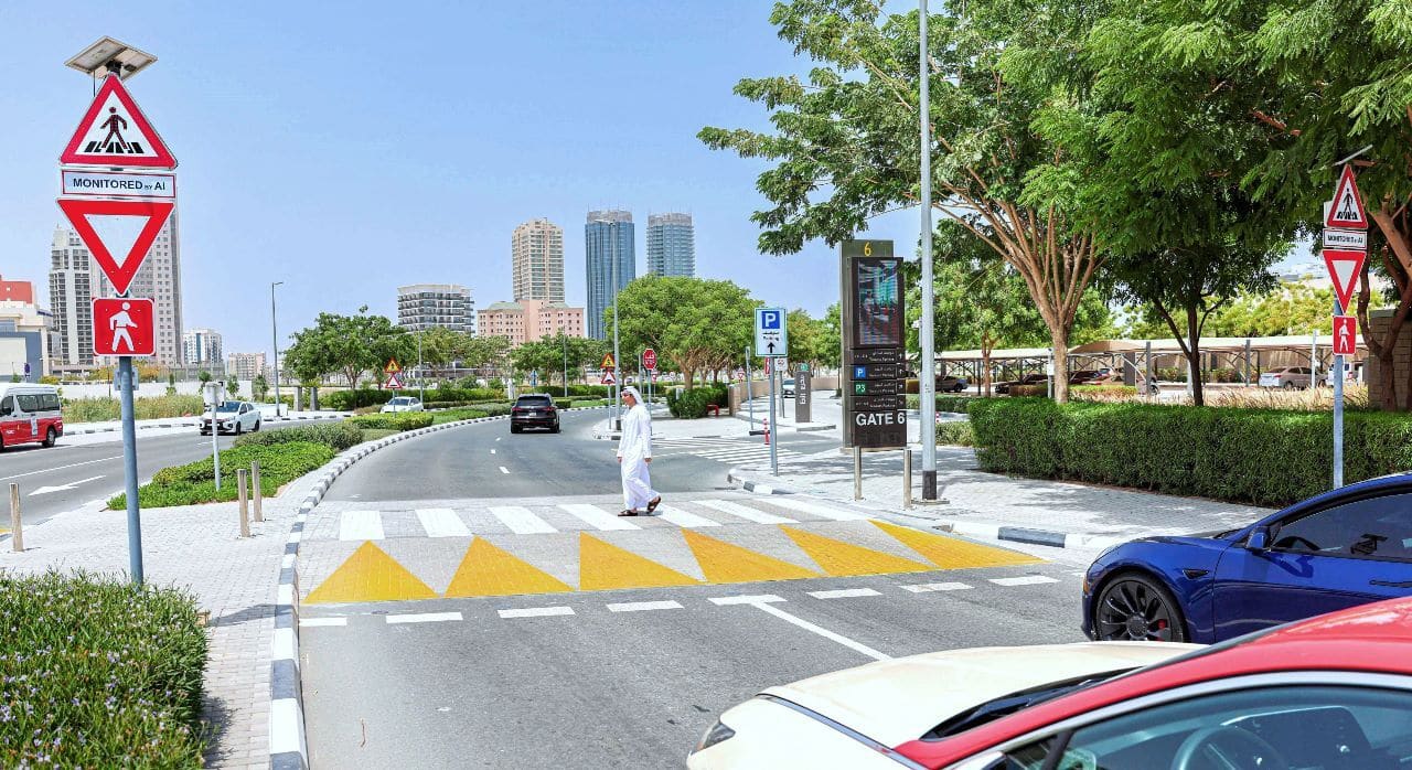 diez-and-derq-launch-ai-powered-pedestrian-crossing
