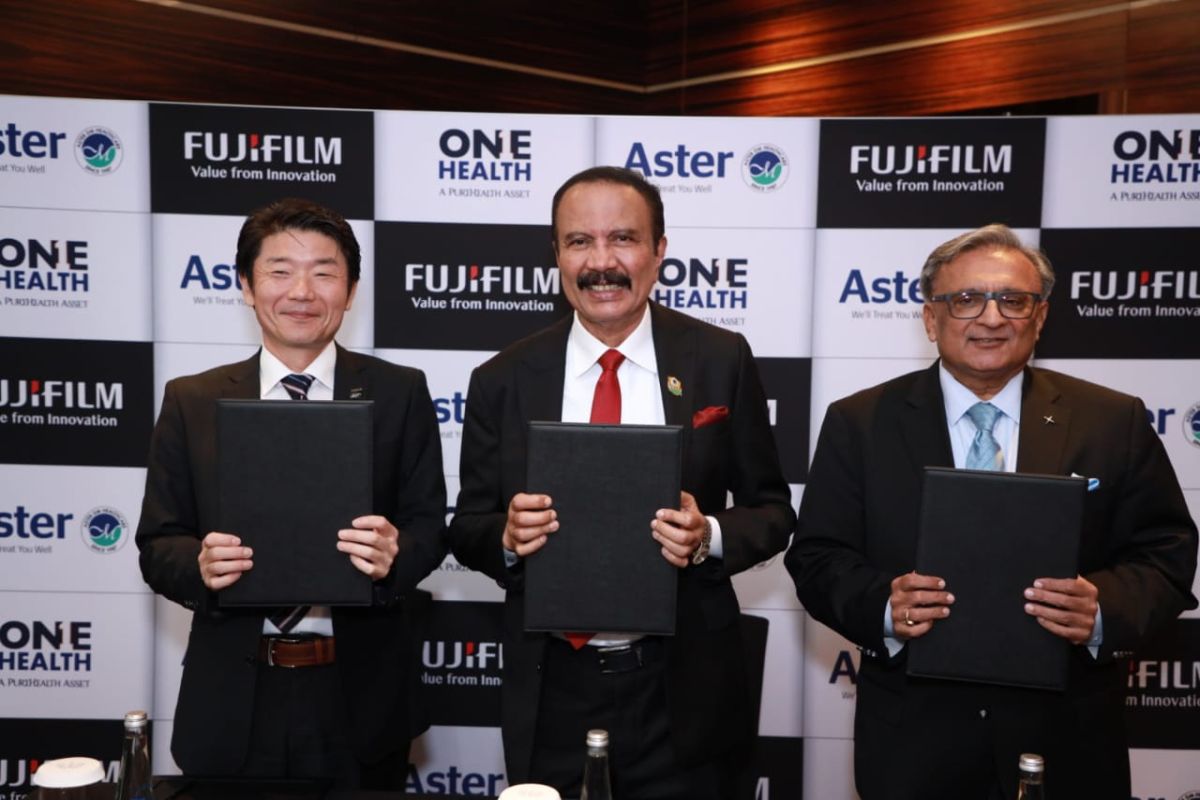 Mr. Michio Kondo- Managing Director, Fujifilm MEA, Dr. Azad Moopen, Founder Chairman & Managing Director, Aster DM Healthcare and Mr. Kinjal Zaveri – CEO, One Health LLC, UAE