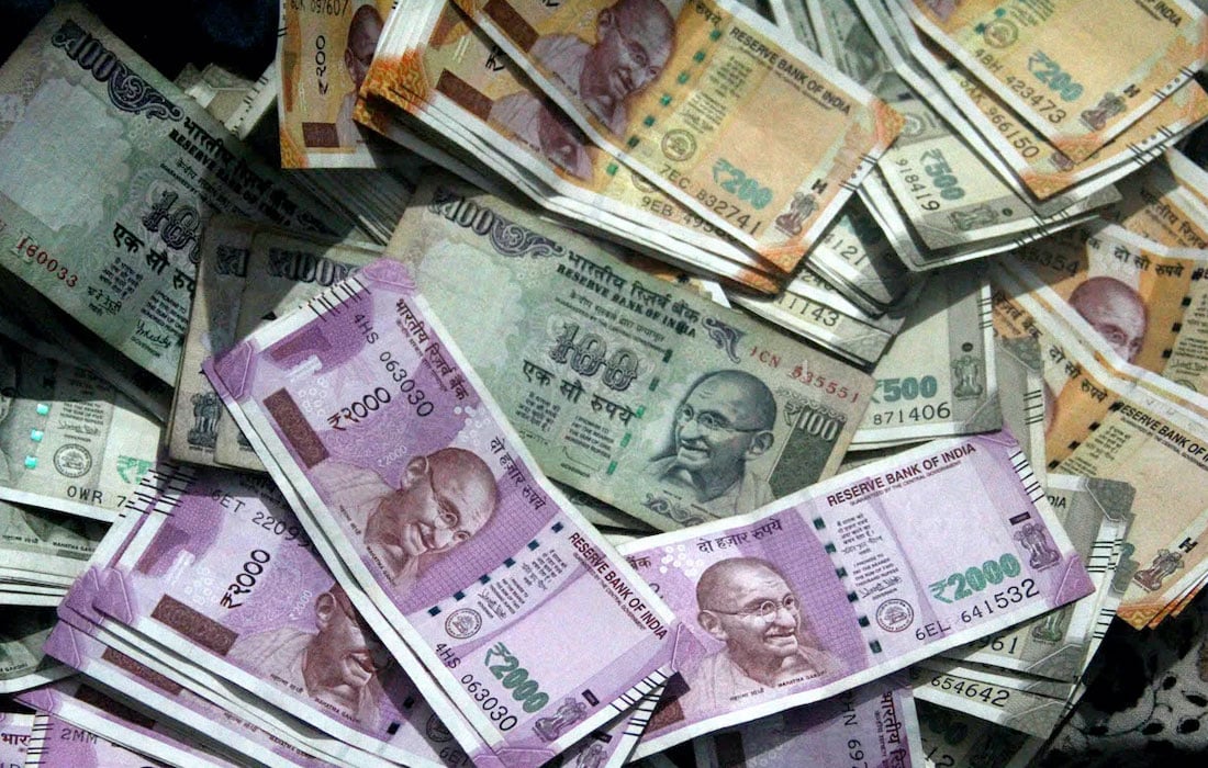 Flood-india-rupee-cash-400-crores-bank-nagpur-maharashtra
