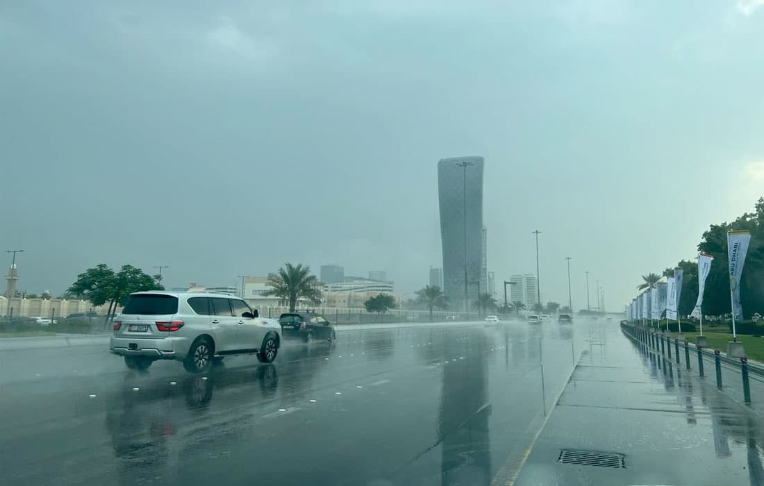 Abu-Dhabi-police-drivers-car-rain-weather