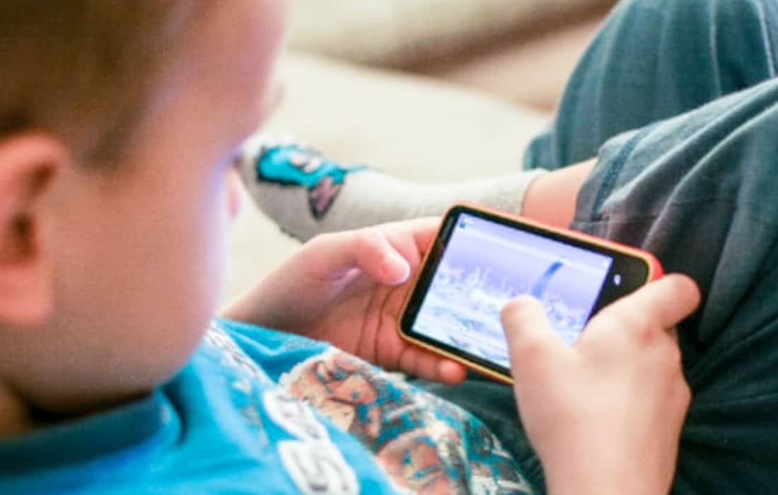 children-social-media-UK-USA-florida-ban