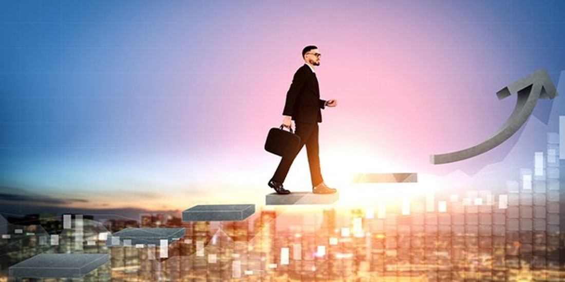 Crafting Your Future - Essential Skills for Career Transition. Career Path. How not be lonely on the top