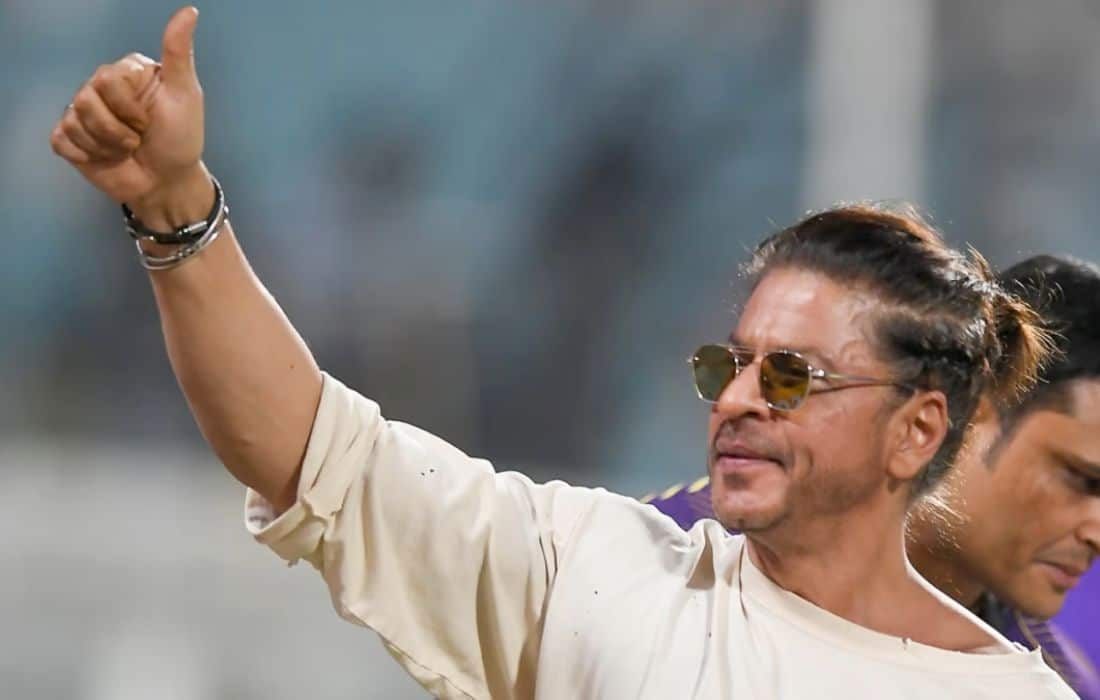 Shah Rukh Khan Hospitalised Due To Dehydration In Ahmedabad, Discharged Later; Gauri, Juhi Chawla & Husband Visit