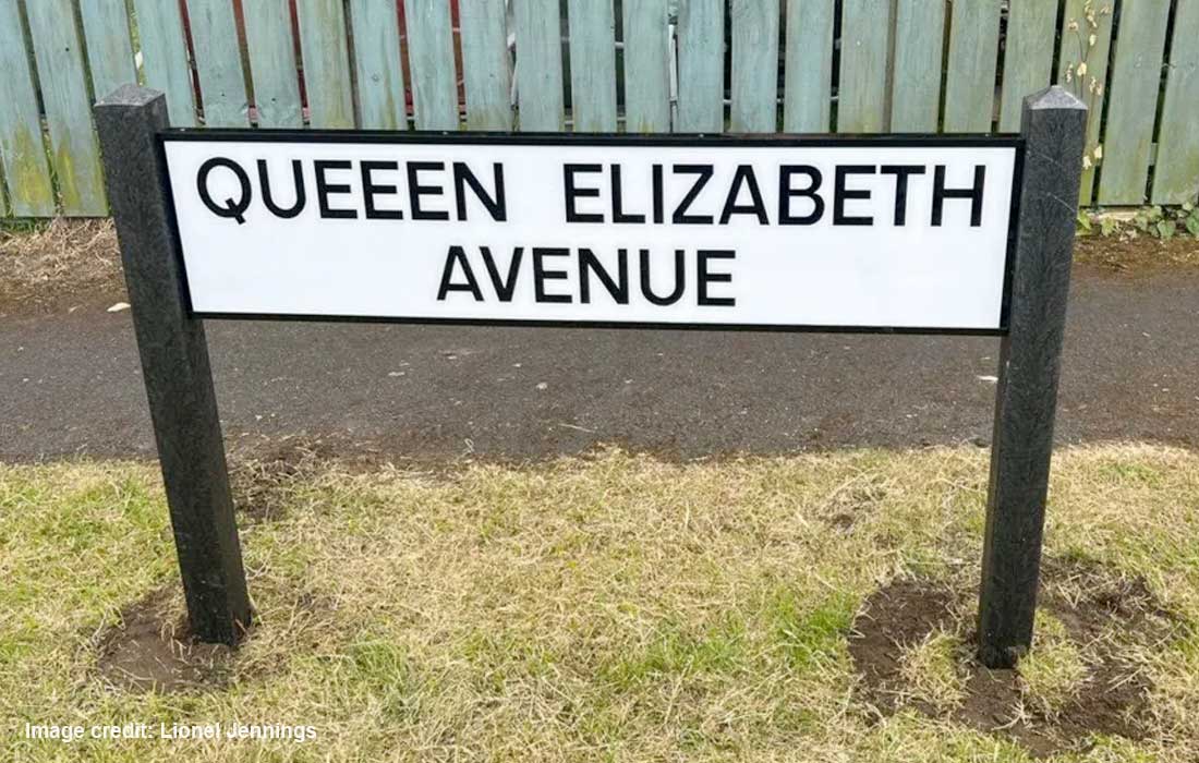Queeen Elizabeth Avenue! Royal spelling mistake