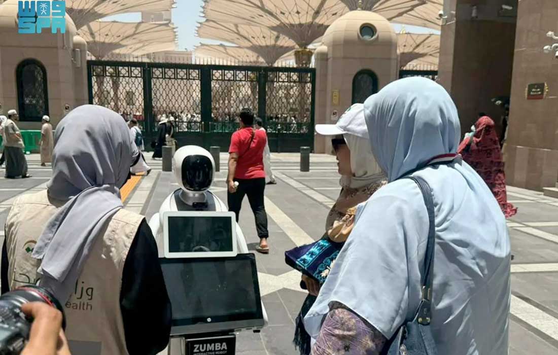 Saudi Arabia launches Smart Robot service in central area near prophet's mosque