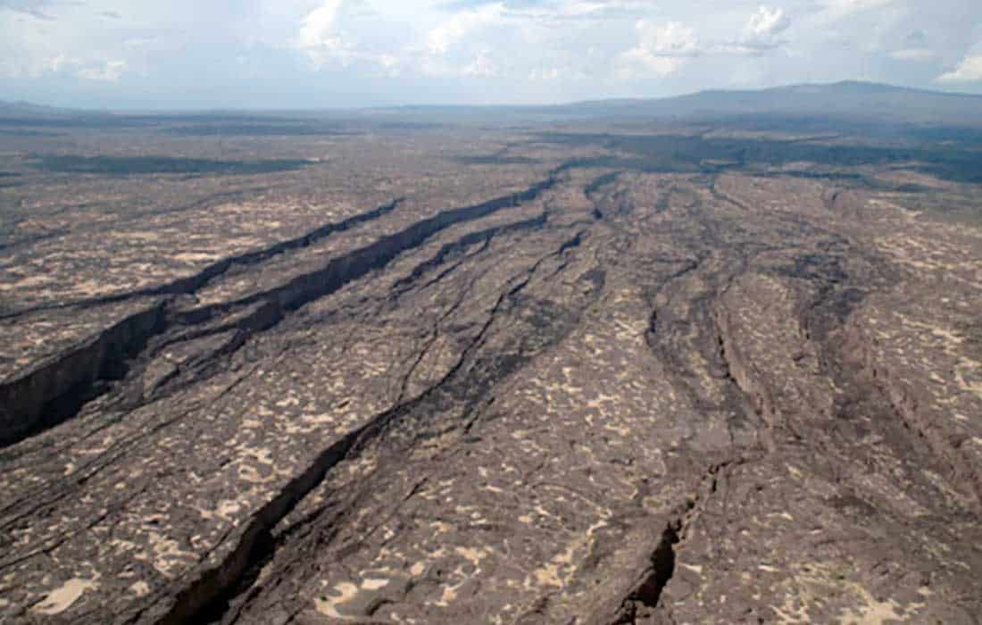 Africa is breaking up: New Oceans and Mountains in the making