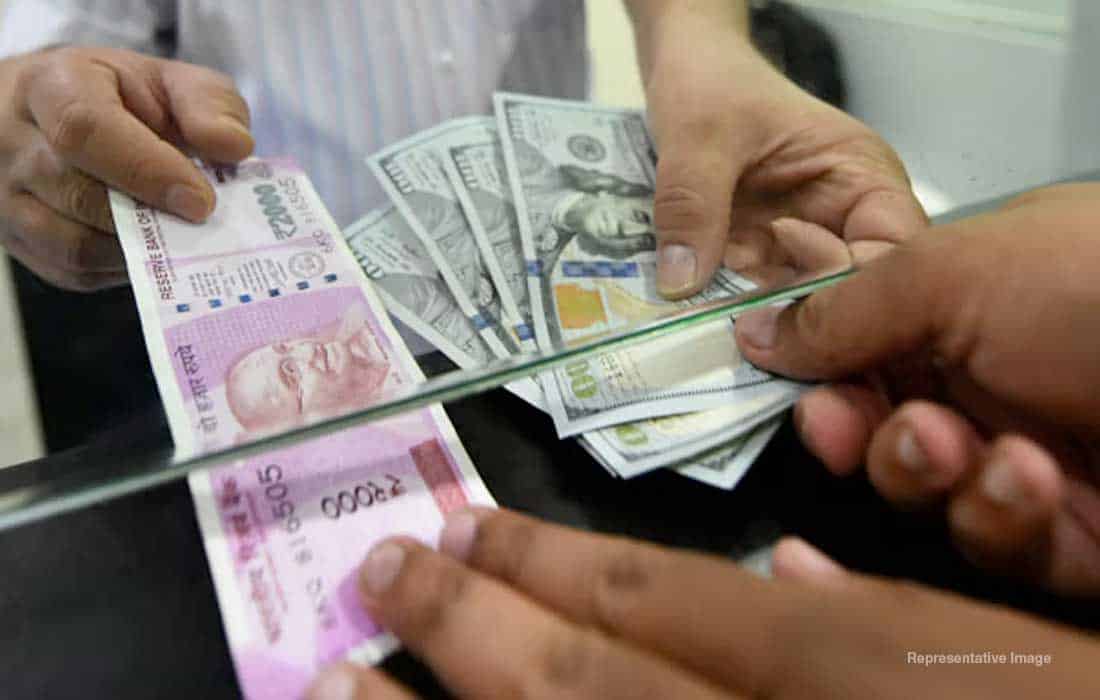 India's foreign exchange reserves rise by $4.5 billion to $674.7 billion