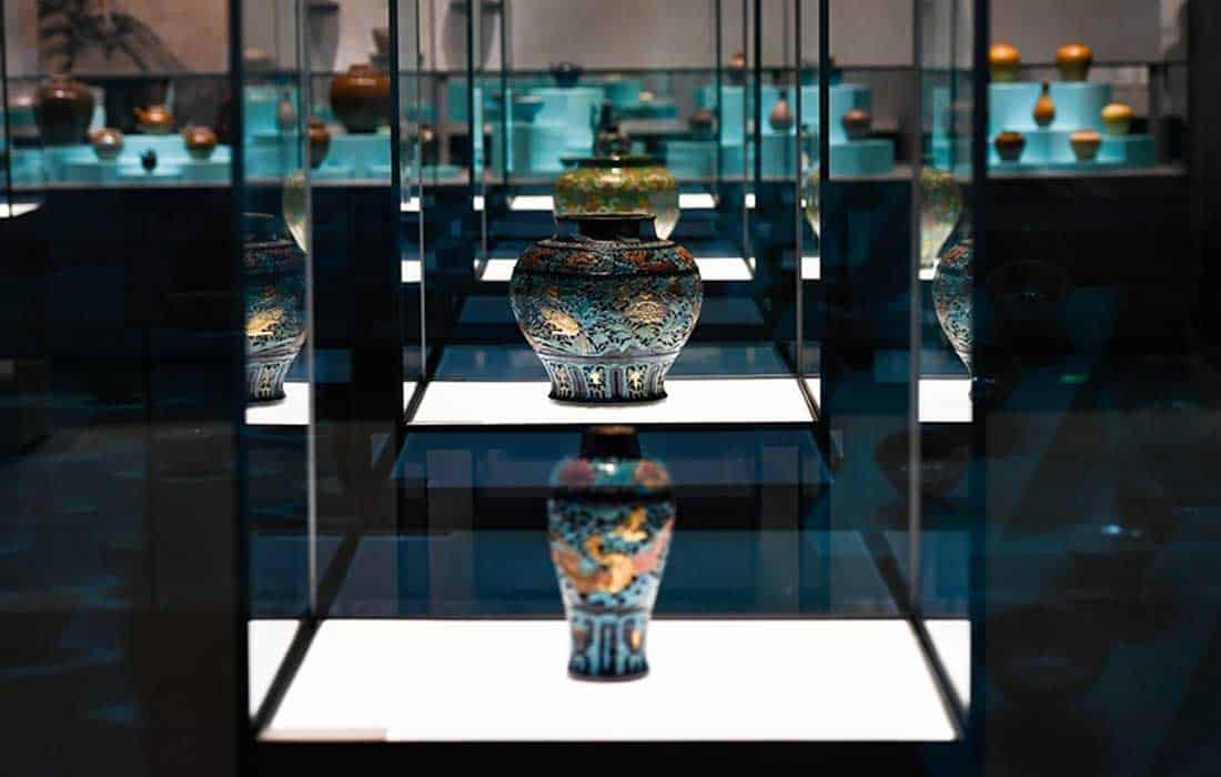 Over 400 relics items from South China Sea make debut in Hainan