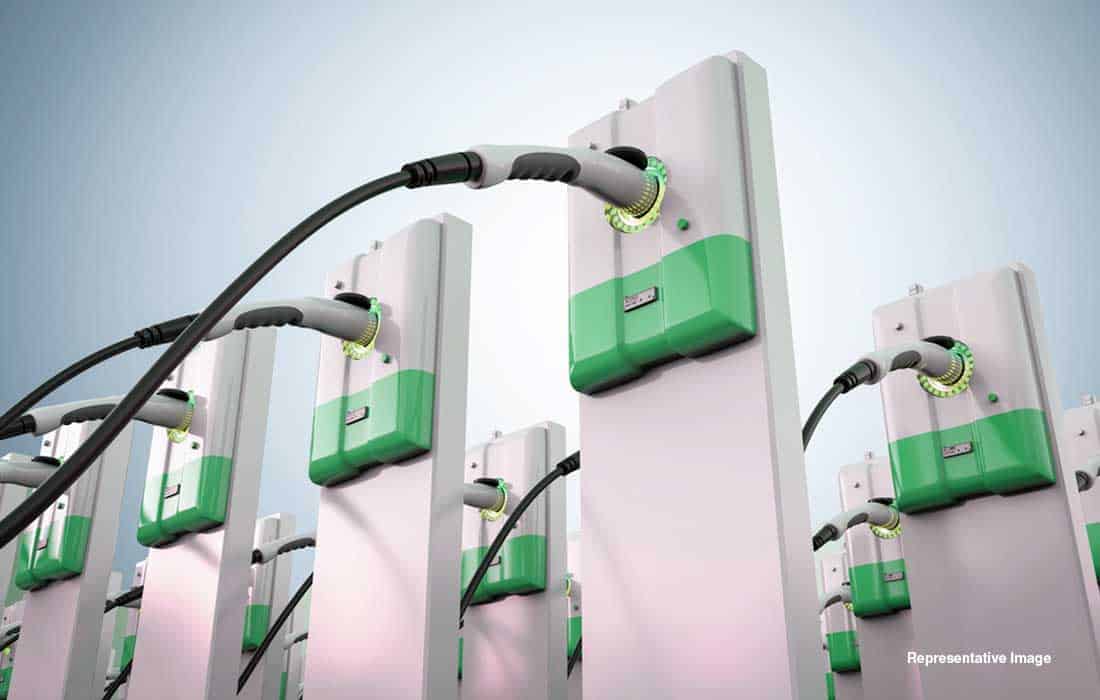 Dubai issues first independent EV charging station licenses to Tesla, UAEV