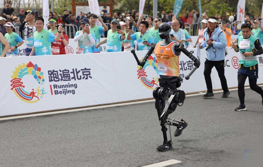 Humanoid robots marathon debut in Beijing event