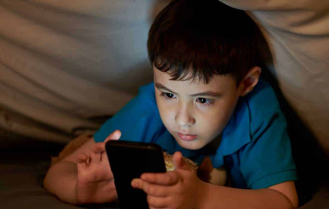 Doctors warn: Scrolling through reels is ruining your eyes