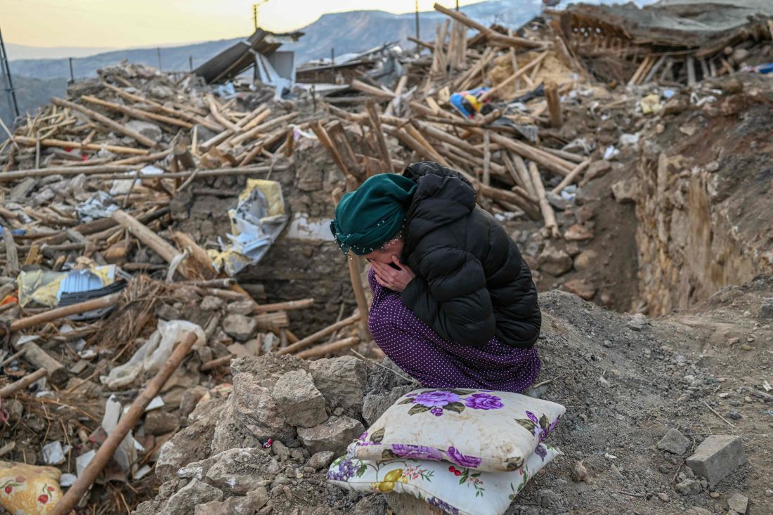 A magnitude 6.1 earthquake struck Balıkesir, Turkey, toppling homes and triggering overnight rescue operations in affected towns.