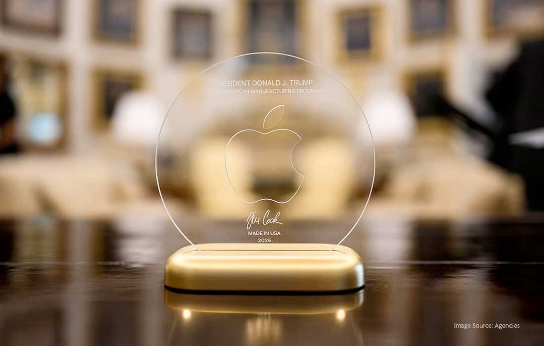 Apple Trump gold plaque sparks backlash