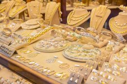 Kuwait bans cash transactions for gold jewellery purchases and sales